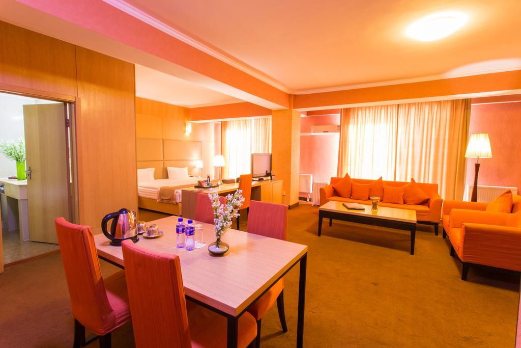 The Corporate Hotel Ουλάν Μπατόρ Εξωτερικό φωτογραφία